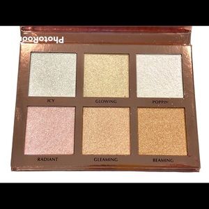 GLOW ESSENTIALS HIGHLIGHTER PALETTE